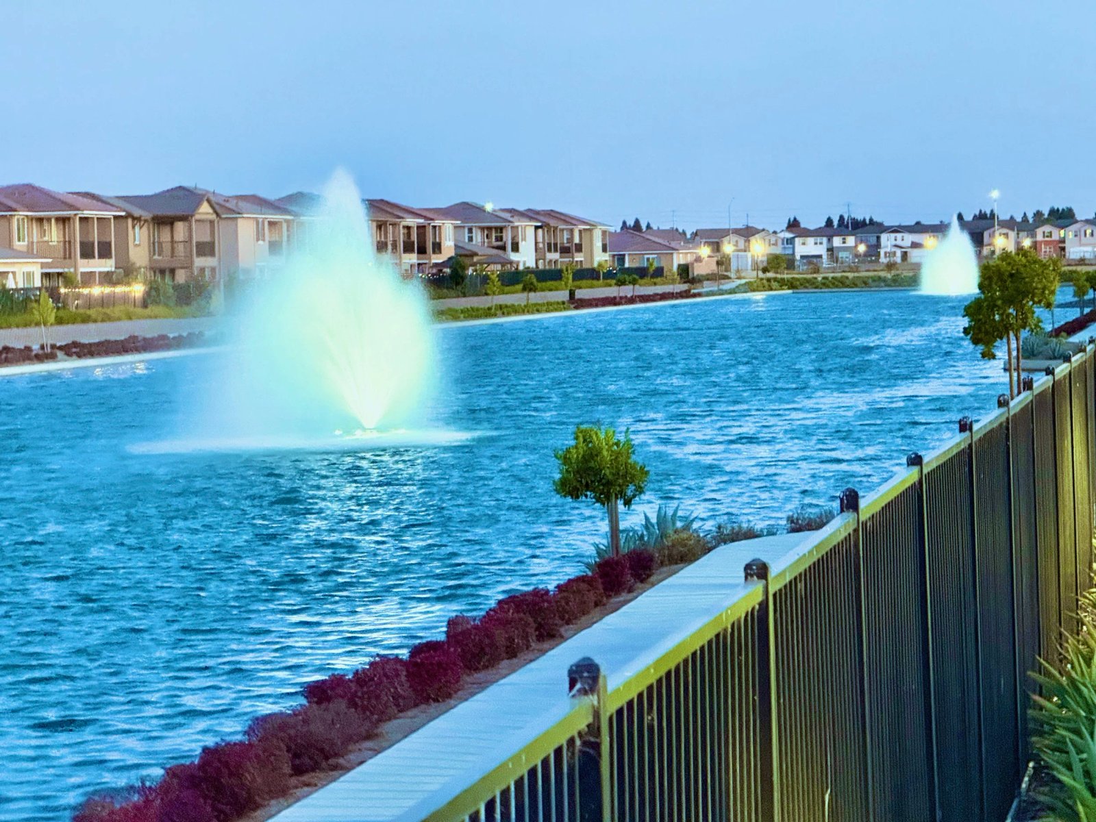 Northlake community lake and fountains